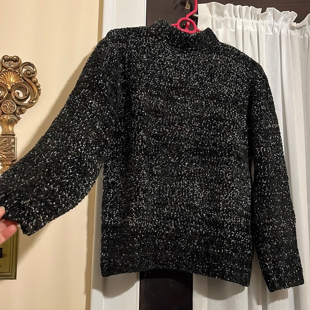 Worthington Essentials Women’s medium black sweater. Excellent condition